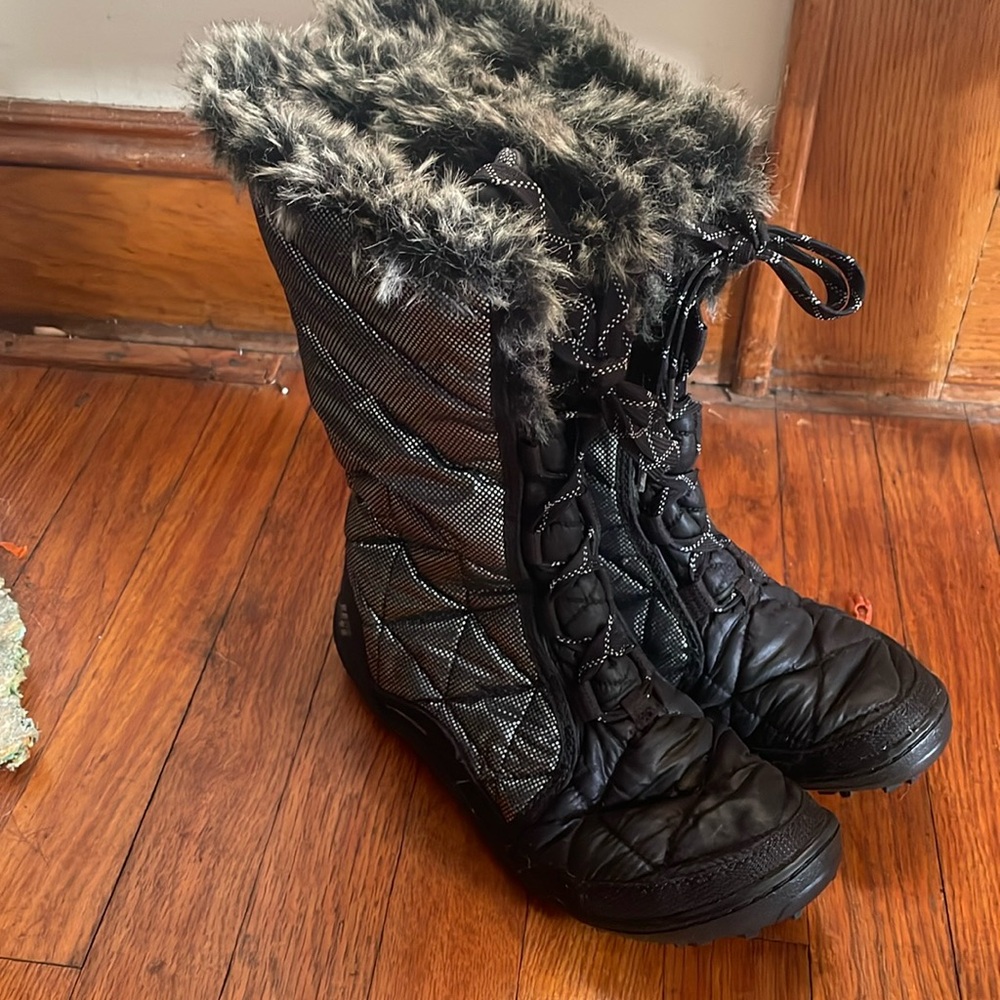Women's Columbia omni-heat waterproof 200 grams black and silver boots size 8.5.